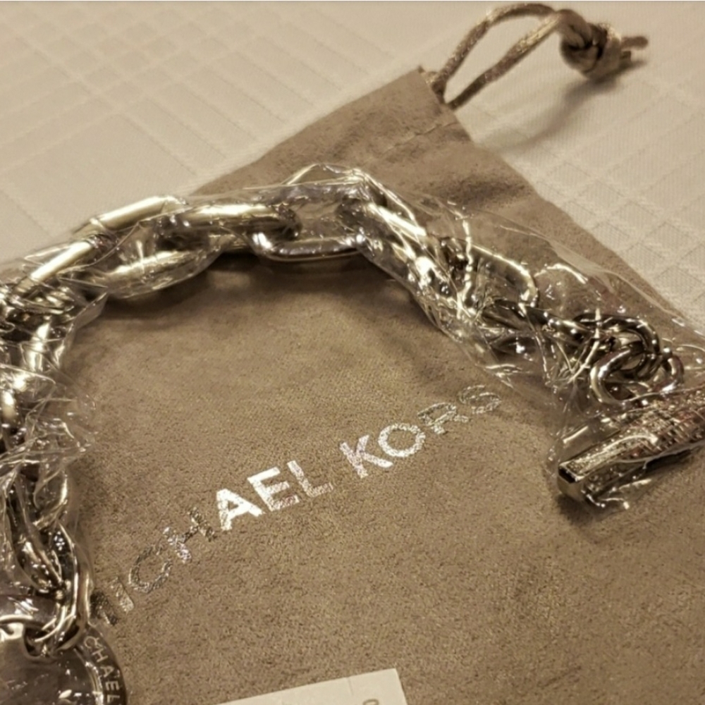 SOLD Michael Kors Toggle bracelet - Picture 3 of 3